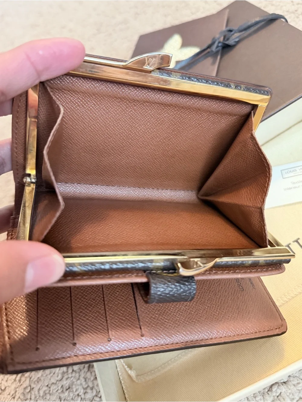 LOUIS VUITTON (kisslock)